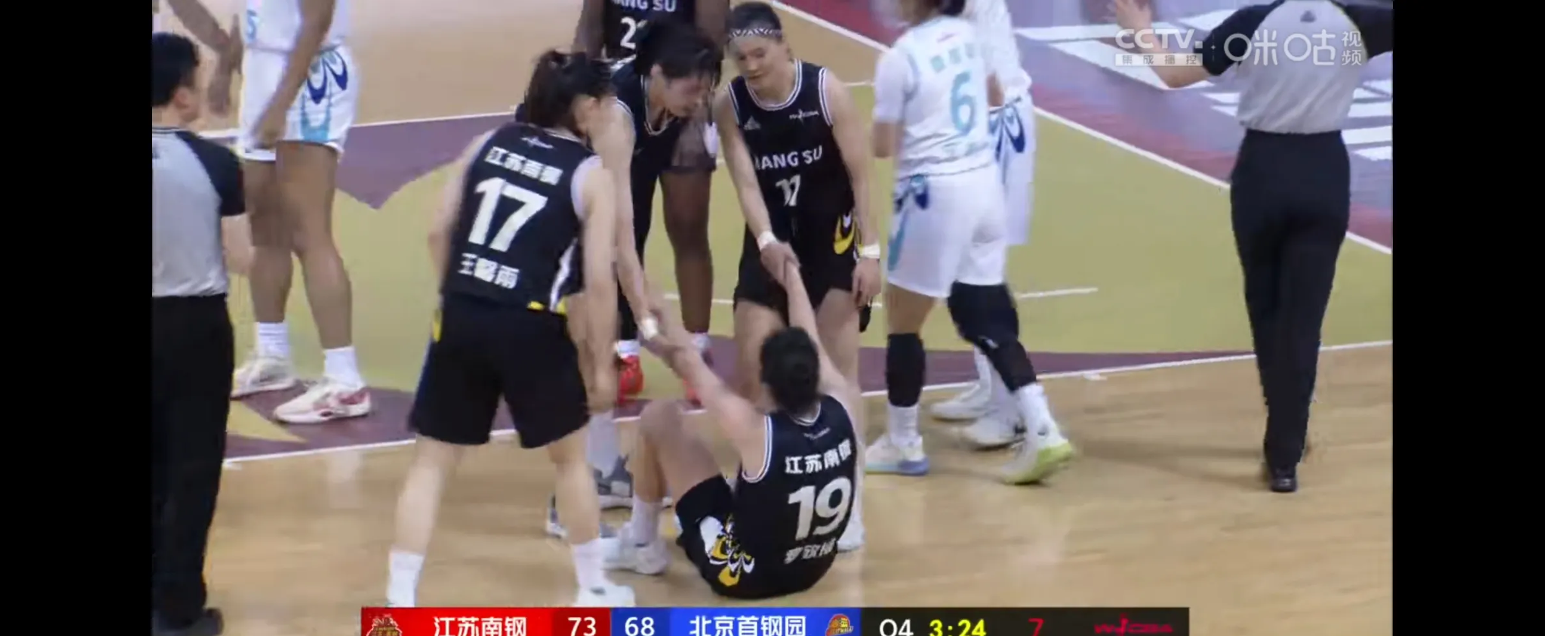 半场比分:56-54,北京队微弱领先,悬念升温!的简单介绍 半场比分:56-54,北京队微弱领先,悬念升温!的简单介绍