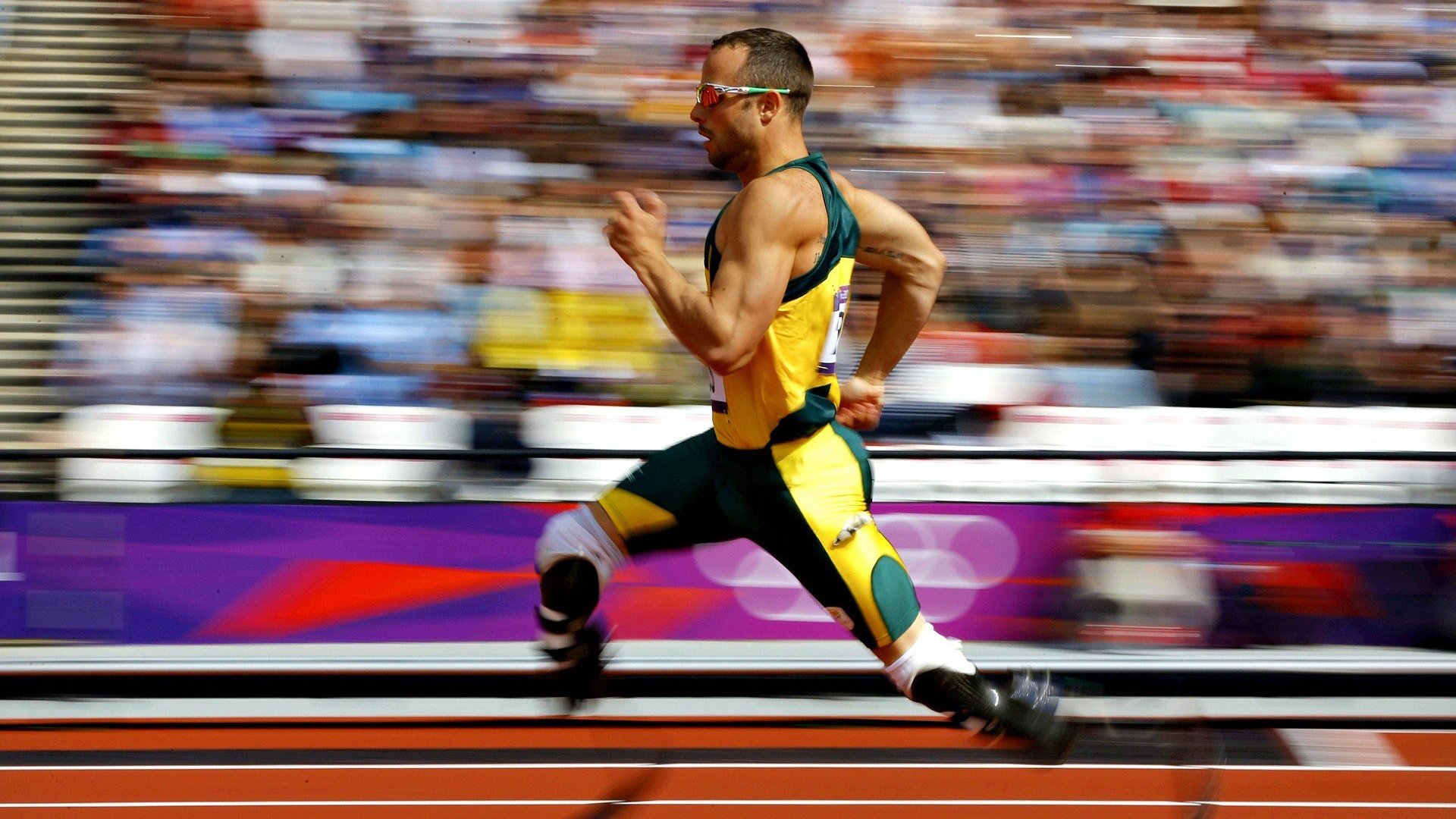 墨西哥队后卫吉梅内斯在巴黎奥运会上表现出色,吉格斯 梅西