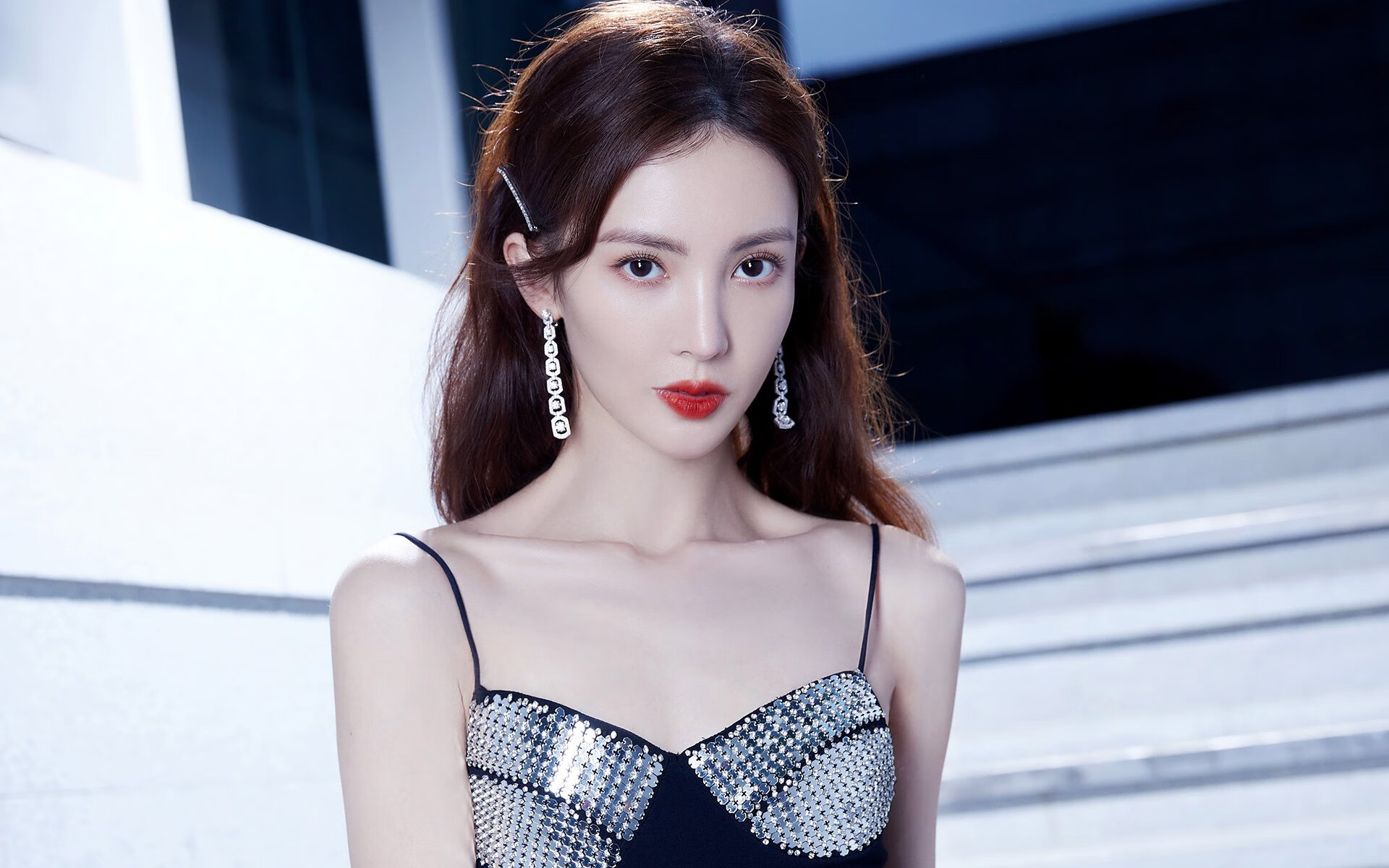 格拉纳达主场输球，积分继续滑落，格拉纳达足球