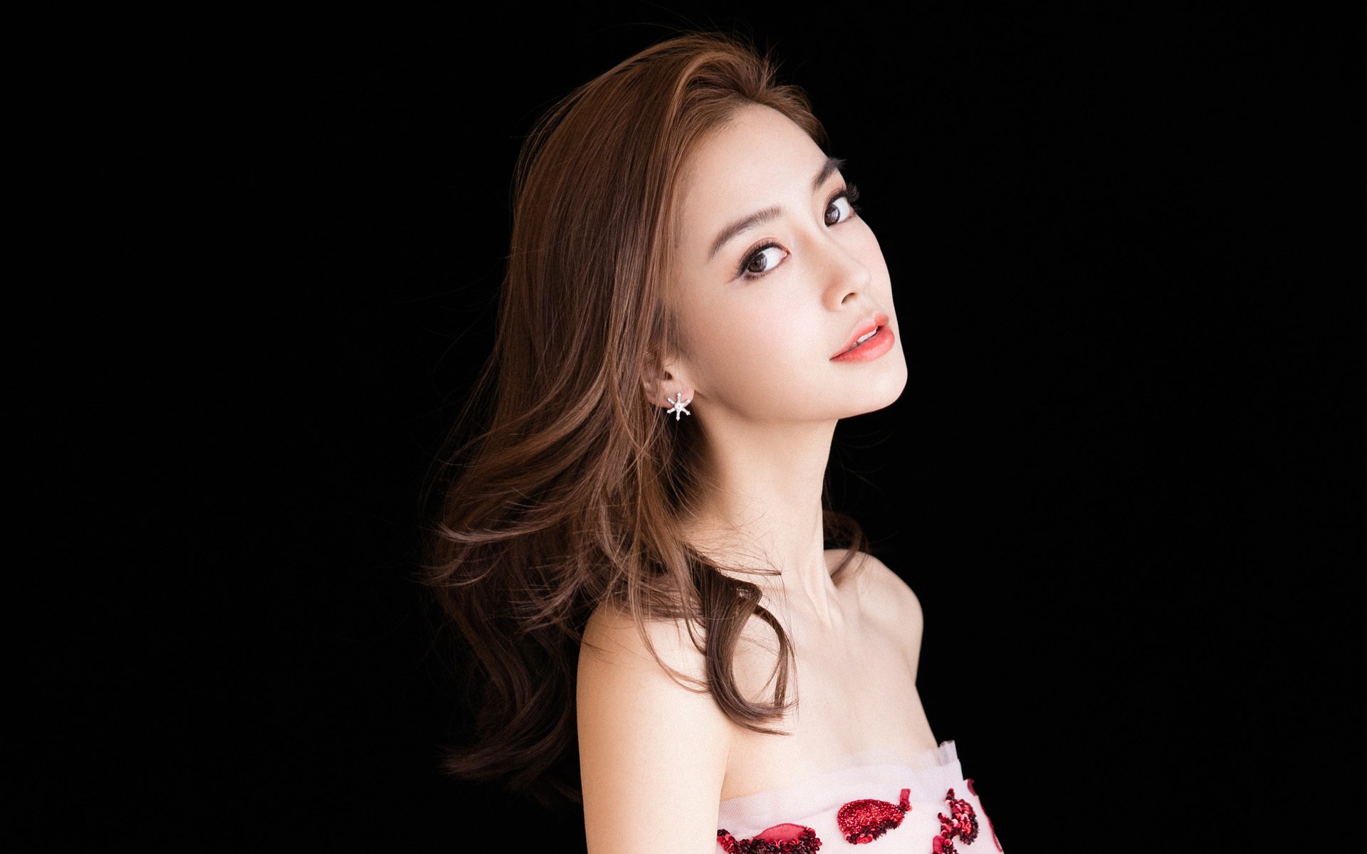 爱游戏在线娱乐官网-球队是否依据对手站位密度调整控球时间段分配，球队队员位置的调整是量变吗