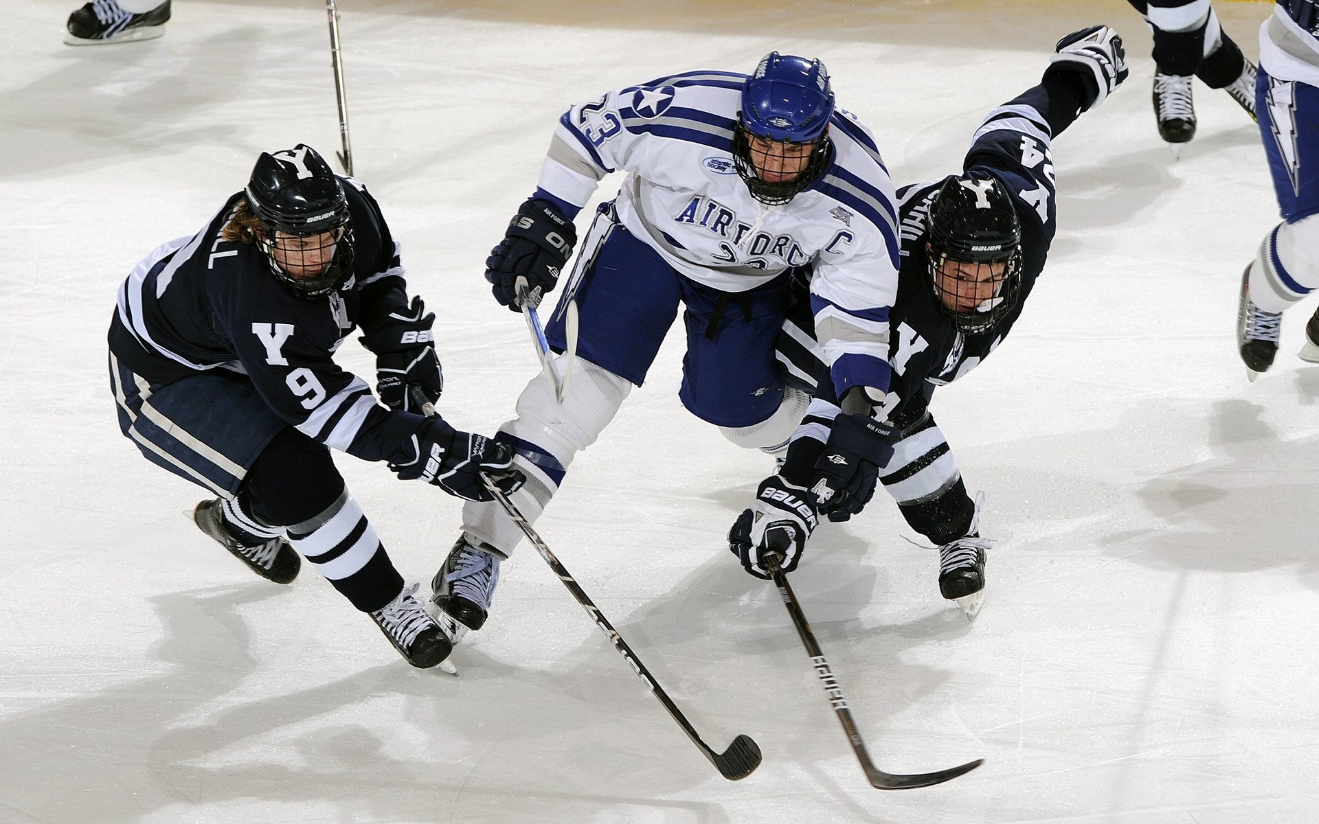 爱游戏平台-马刺训练营引入战术仿真设备模拟比赛场景，马刺试训2021