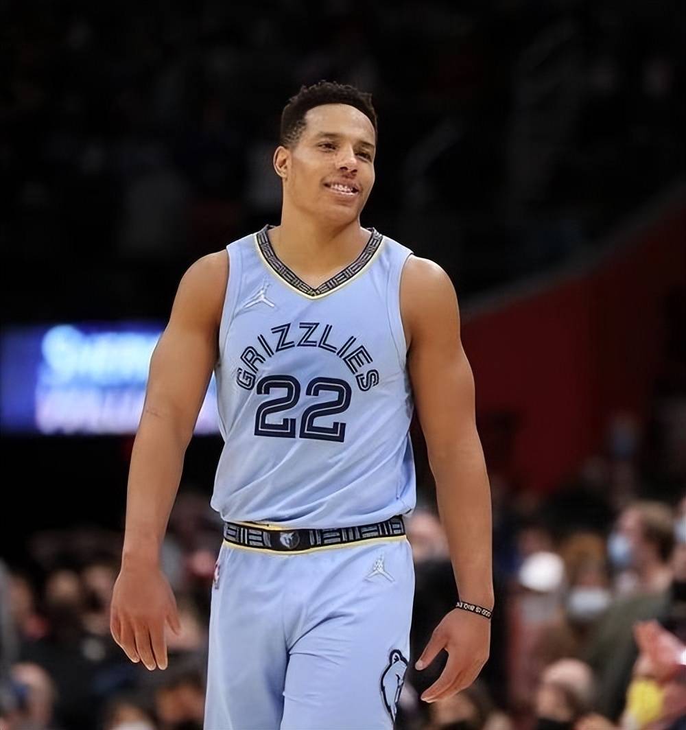 爱游戏体育：勇士队战术调整：科尔计划增加空间型进攻战术的简单介绍