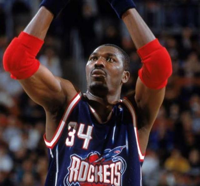 爱游戏体育：NBA球星自传：讲述奥拉朱旺的篮球传奇的简单介绍