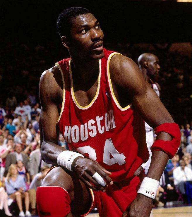 爱游戏体育：NBA球星自传：讲述奥拉朱旺的篮球传奇的简单介绍