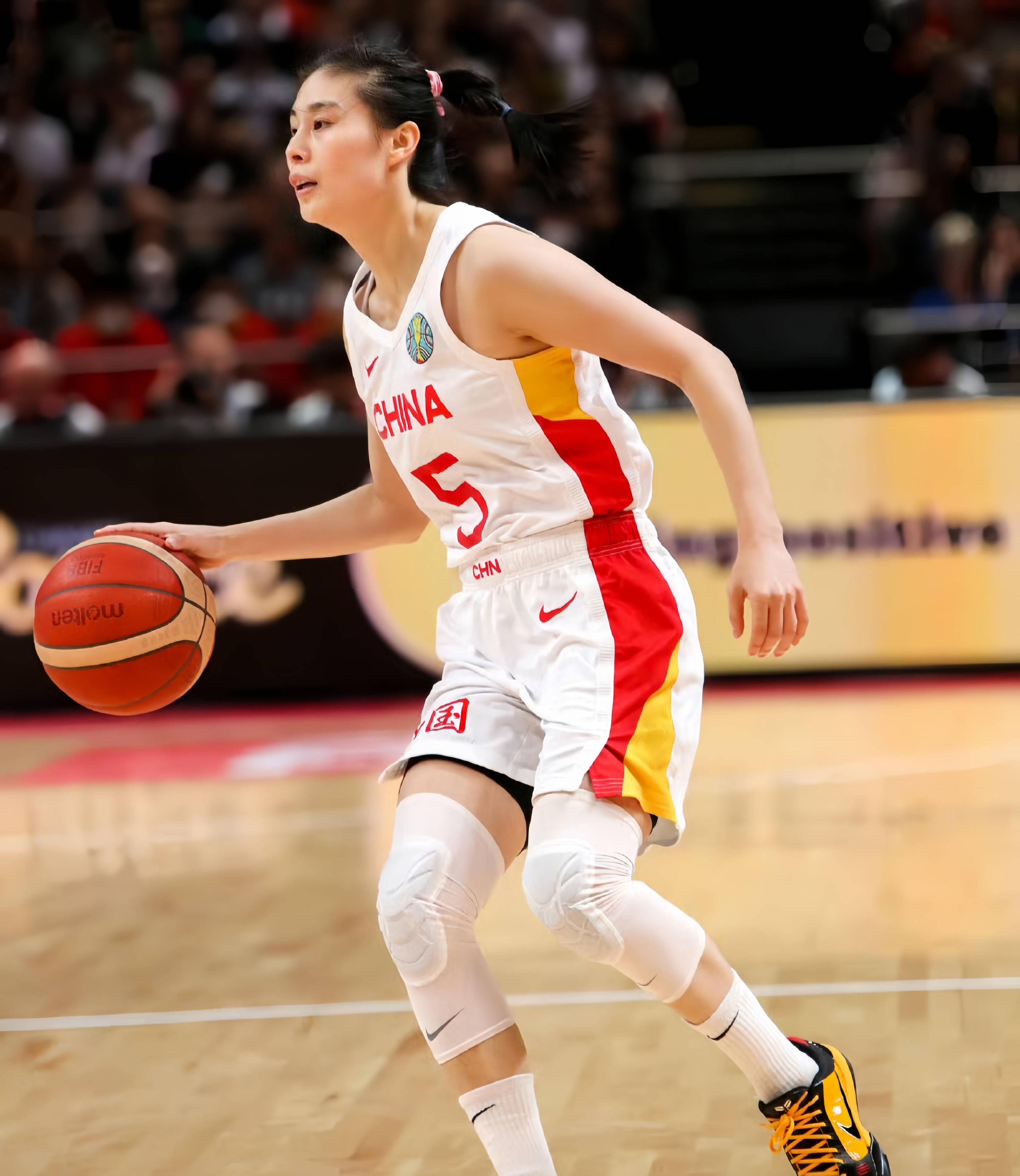 关于爱游戏体育：中国女篮征战国际赛场，铿锵玫瑰绽放光彩的信息