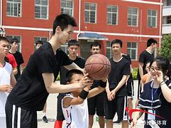 包含爱游戏体育：篮球公益赛事：用篮球传递爱心，助力公益事业的词条