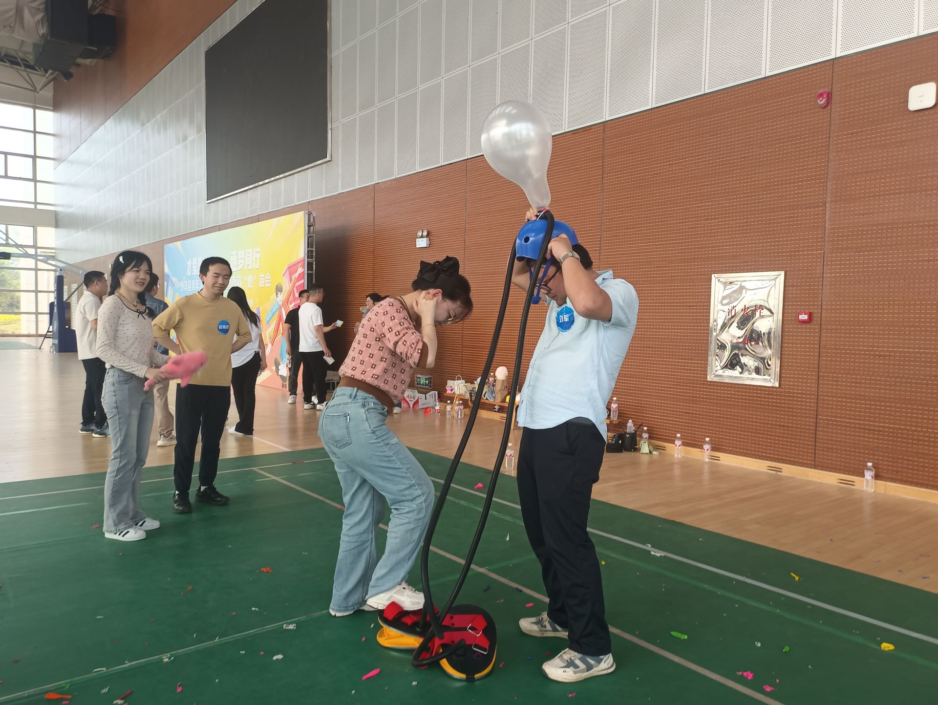 爱游戏体育：篮球装备，科技真的能显著提升运动员表现吗？的简单介绍